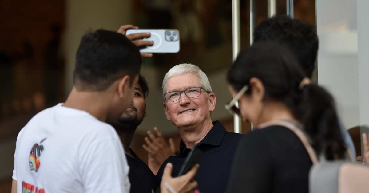 midday-stock-movers:-super-micro,-apple,-pfizer