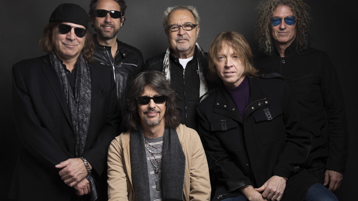 after-years-of-finding-the-rock-&-roll-hall-of-fame-cold-as-ice,-foreigner-now-knows-what-love-is
