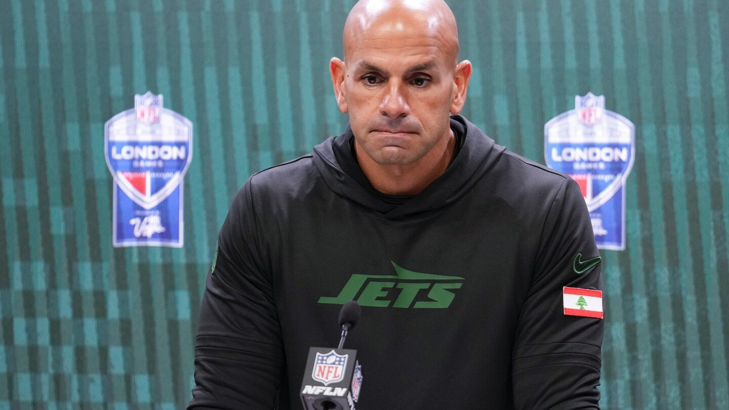 jets-fire-coach-robert-saleh-after-a-2-3-start-to-the-season,-ap-source-says