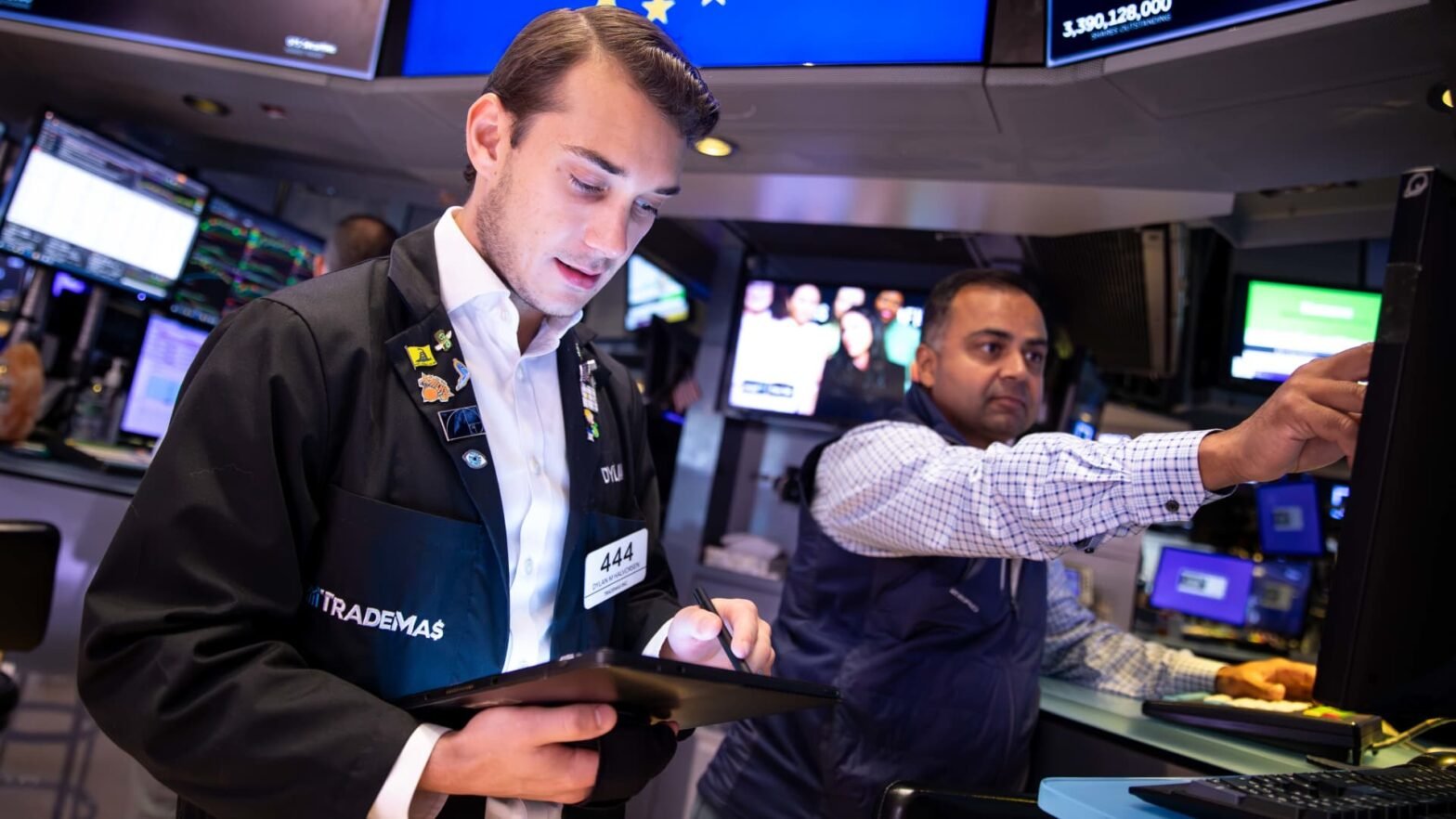 stock-futures-are-little-changed-after-major-averages-post-winning-session-live-updates