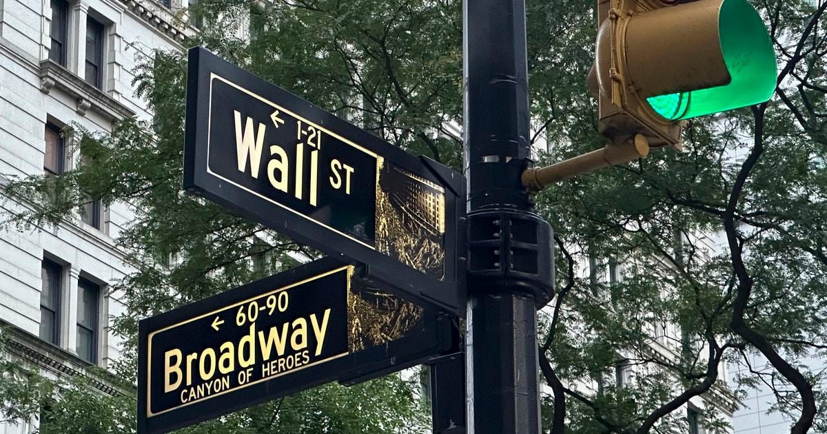 stock-market-today:-wall-street-holds-firm-after-shanghai-stocks-suffer-worst-drop-since-early-covid