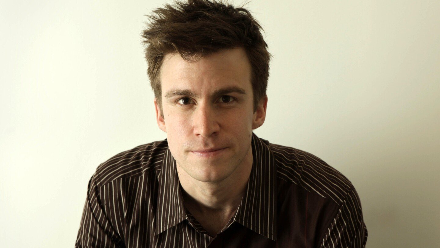 all-of-broadway’s-theater-lights-will-dim-for-actor-gavin-creel-after-an-outcry