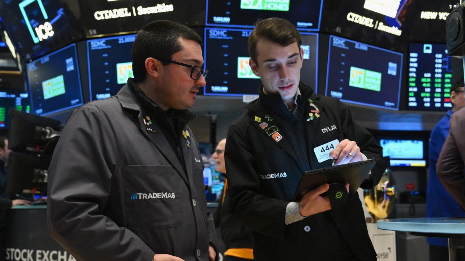 stock-futures-are-flat-as-traders-await-another-inflation-reading,-big-bank-earnings:-live-updates