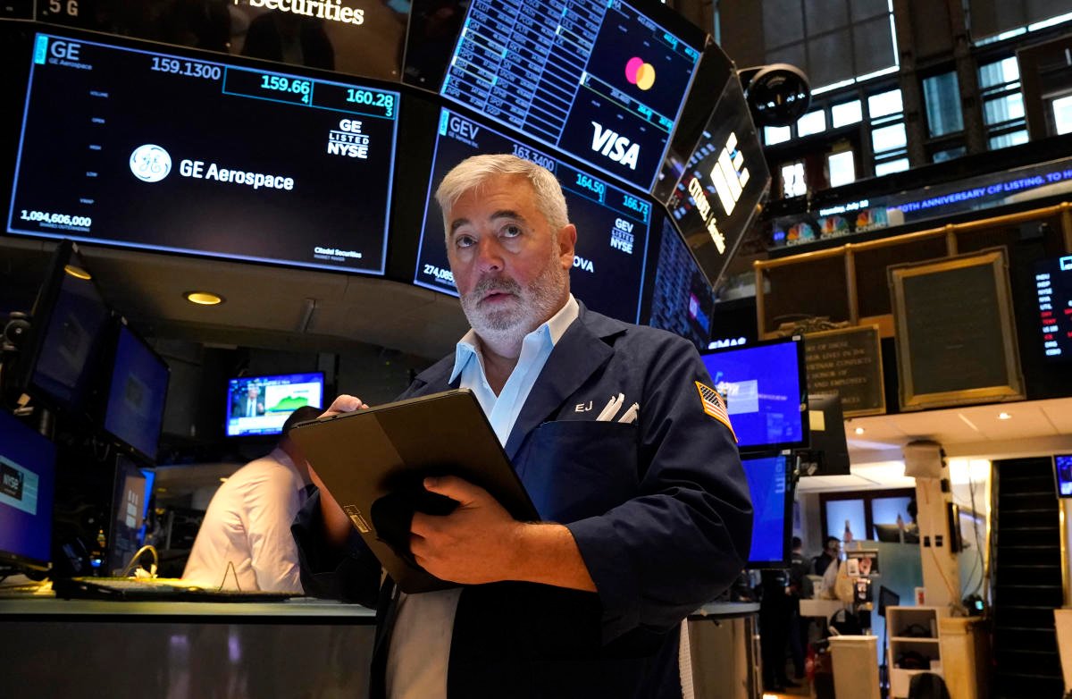 stock-market-today:-dow,-s&p-500,-nasdaq-futures-tread-water-with-bank-earnings-on-deck