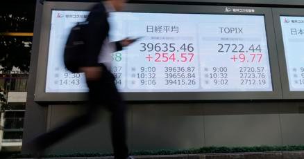 stock-market-today:-wall-street-reaches-more-records-as-banks-rally