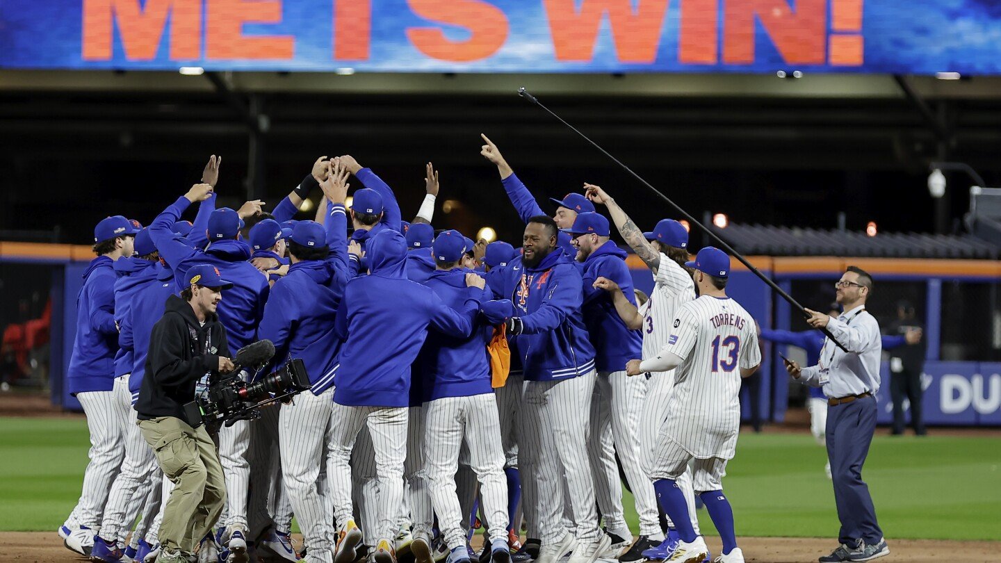 all-aboard!-mets-and-yankees-only-2-stops-away-from-first-subway-series-in-24-years