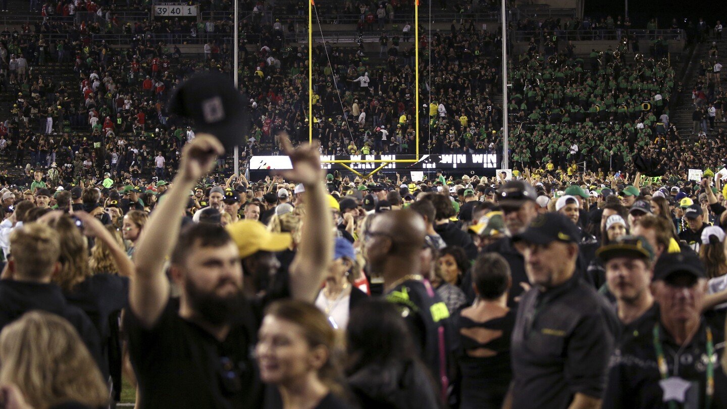 dillon-gabriel-rallies-no-3-oregon-past-no.-2-ohio-state,-32-31