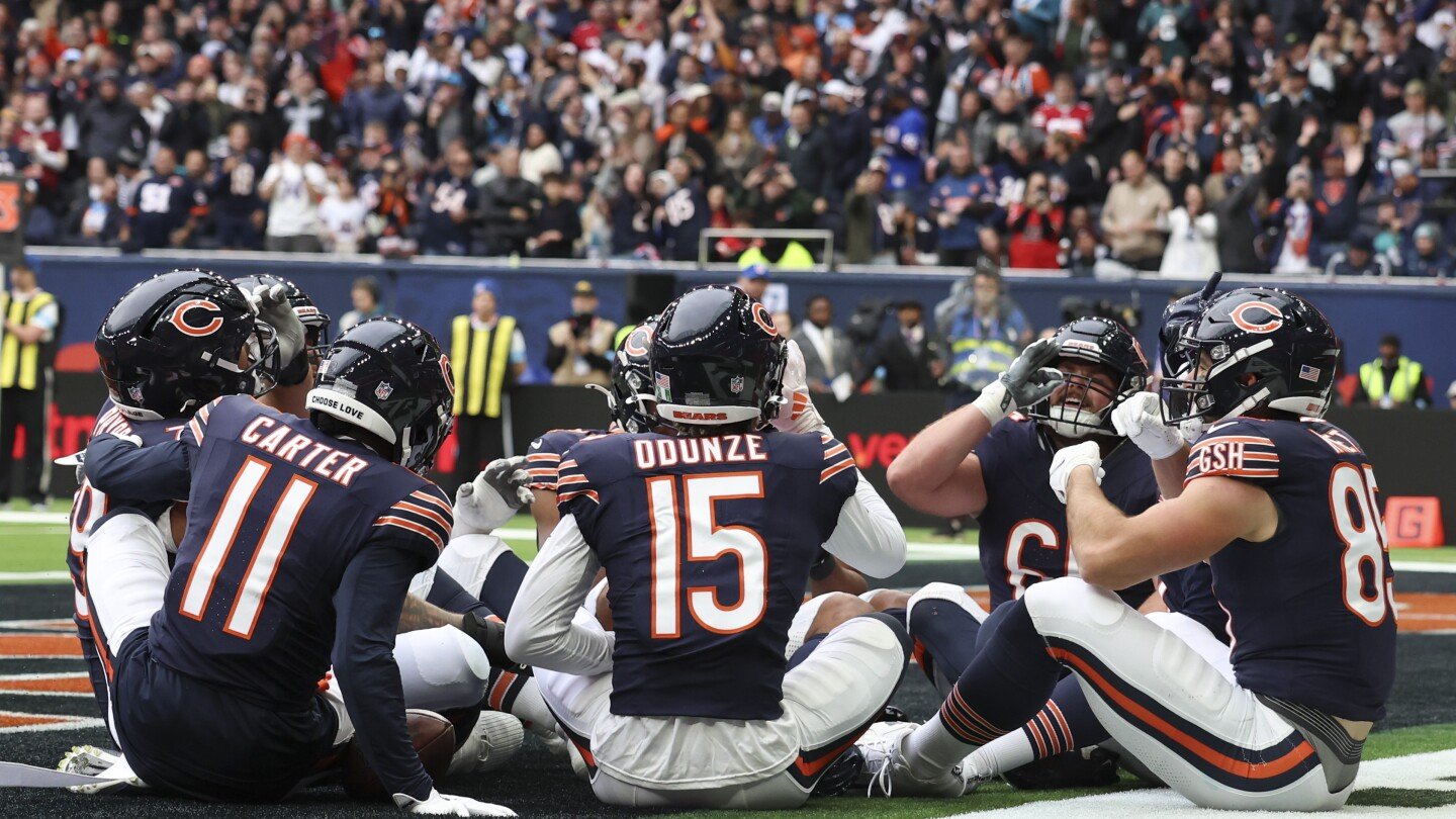 caleb-williams-throws-4-tds-and-bears-hold-tea-party-in-35-16-rout-of-jaguars-in-london