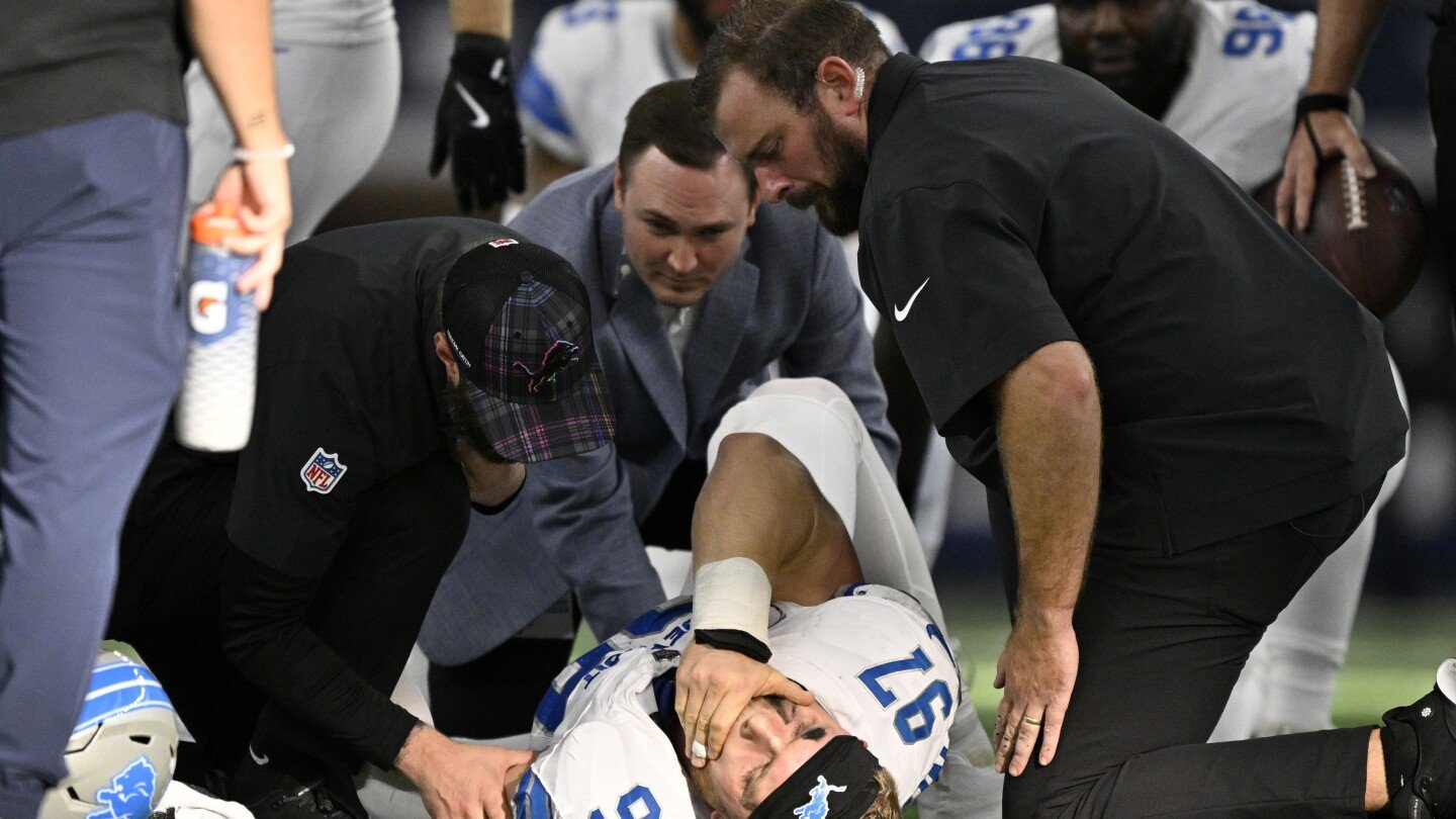 lions-pass-rusher-aidan-hutchinson-carted-off-field-with-serious-leg-injury-vs.-cowboys