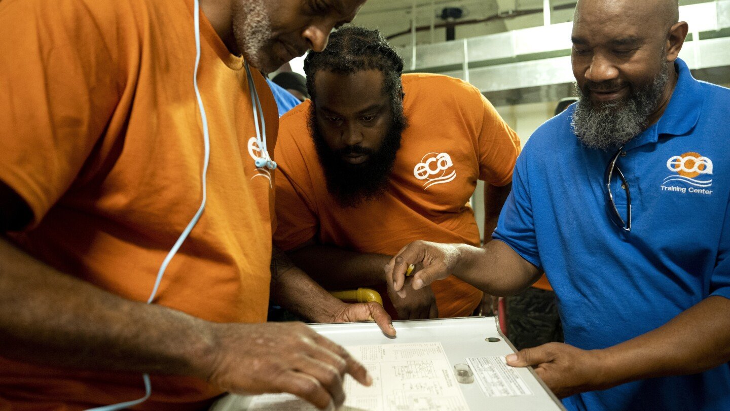 once-incarcerated,-expert-moves-students-into-climate-solution-careers