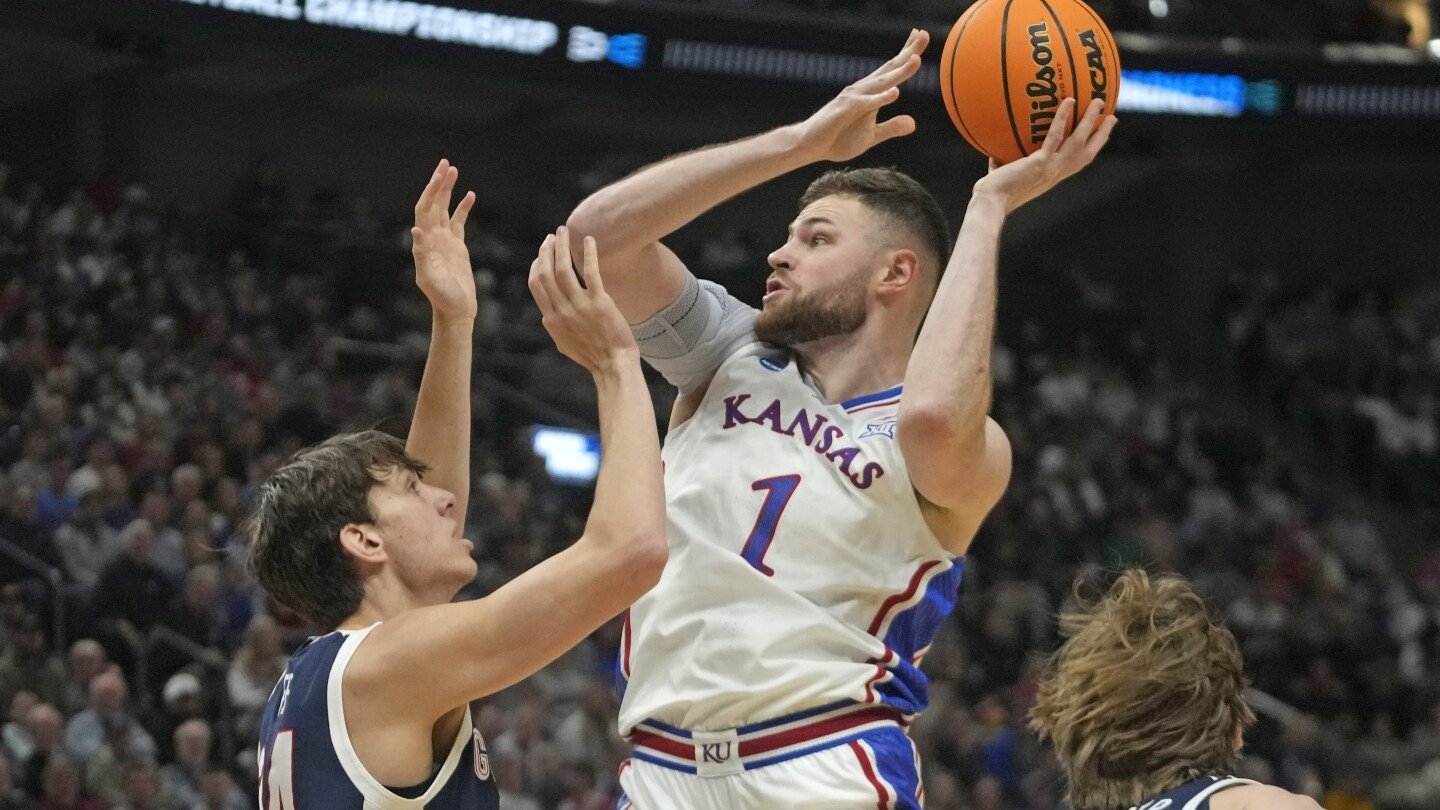 kansas-tops-ap-top-25-preseason-men’s-basketball-poll-ahead-of-alabama,-defending-champion-uconn