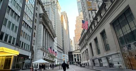 stock-market-today:-wall-street-drifts-around-its-records-following-latest-encouraging-economic-data