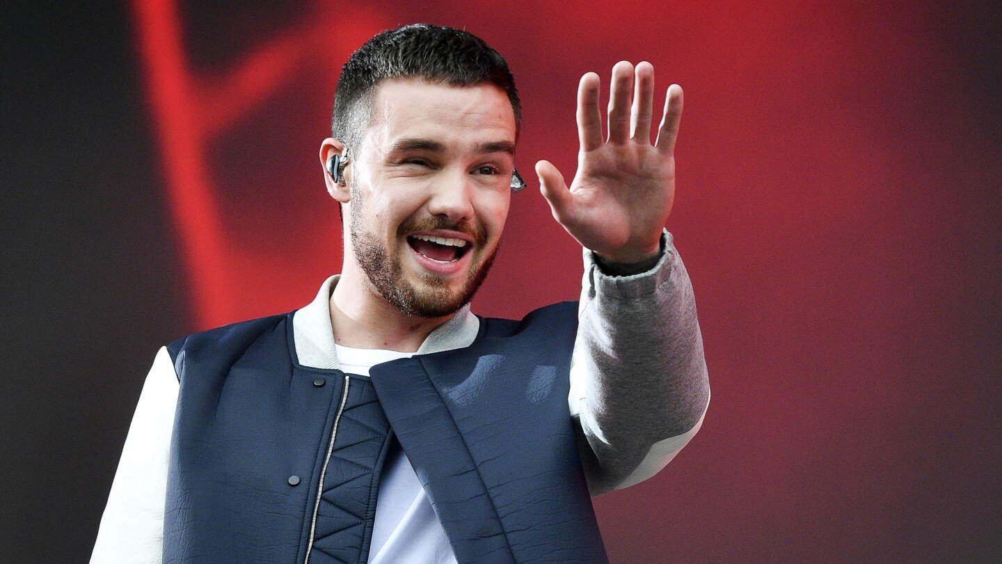 liam-payne’s-1d-bandmates,-james-corden-and-more-friends-and-musicians-mourn-singer