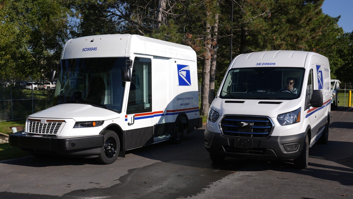 mail-carriers-reach-tentative-contract-with-usps-that-includes-pay-raises-and-airconditioned-trucks