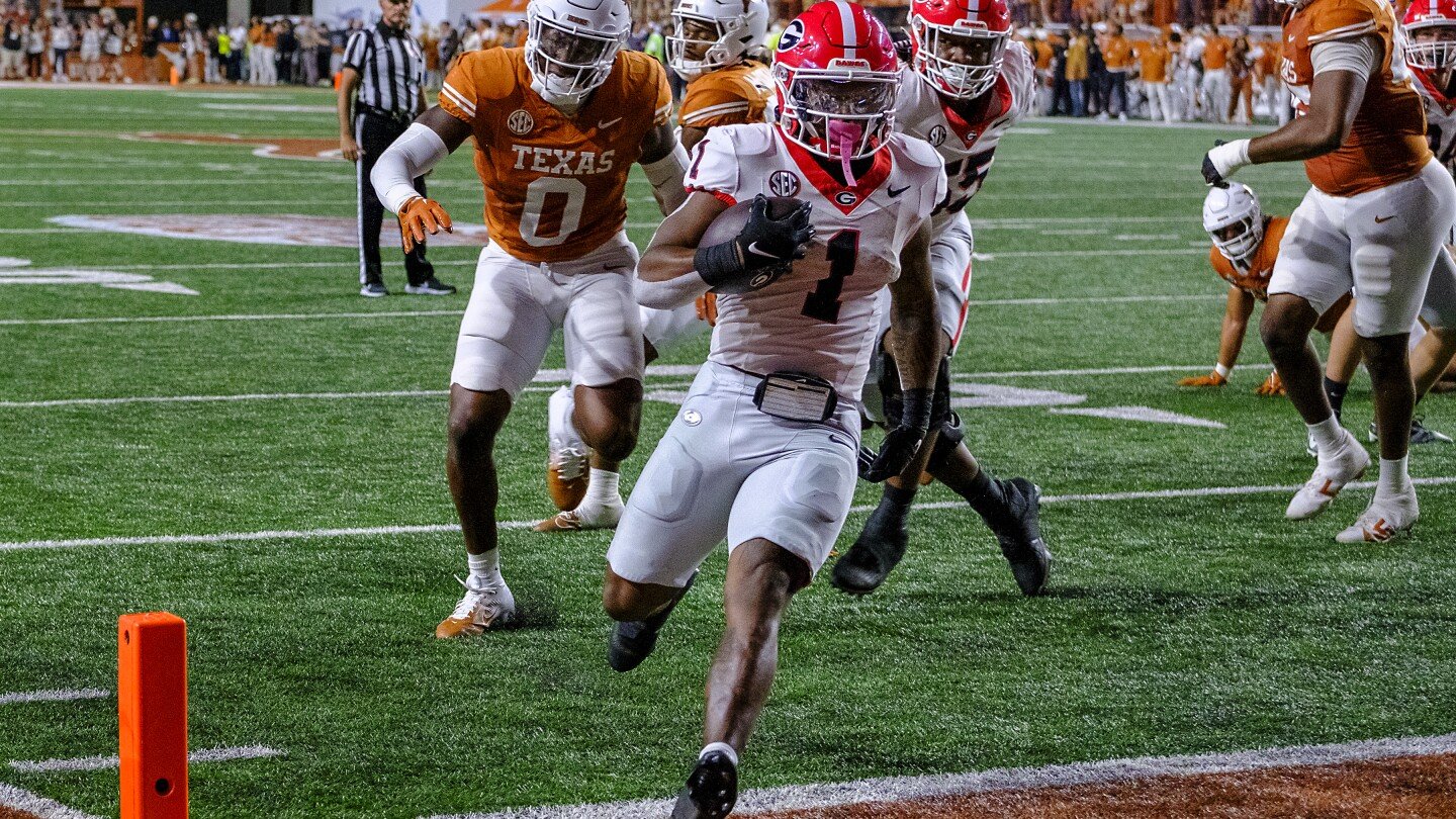 no-5-georgia-knocks-off-no.-1-texas-35-15,-with-etienne-running-for-3-tds