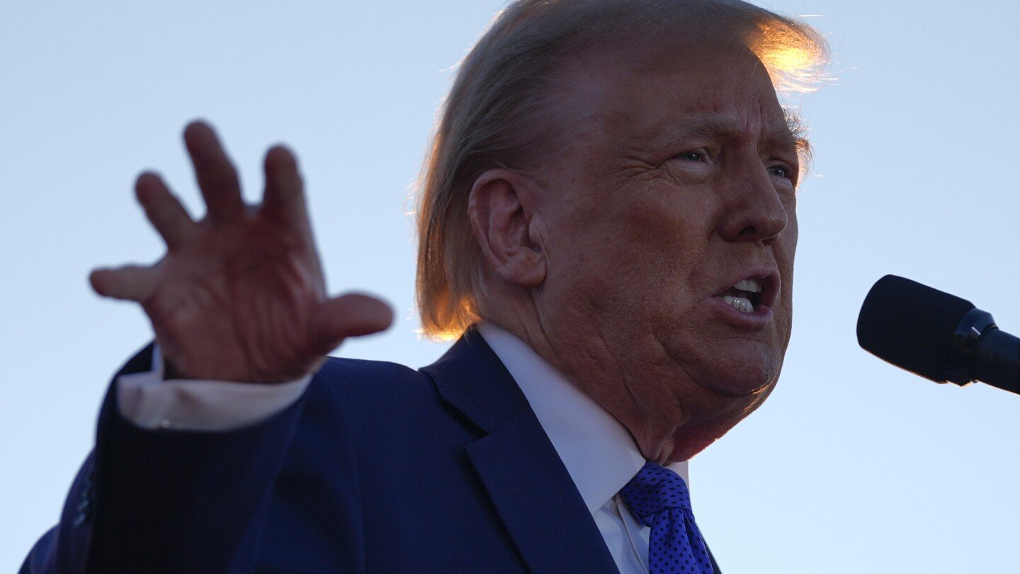 trump-kicks-off-a-pennsylvania-rally-by-talking-about-arnold-palmer’s-genitalia