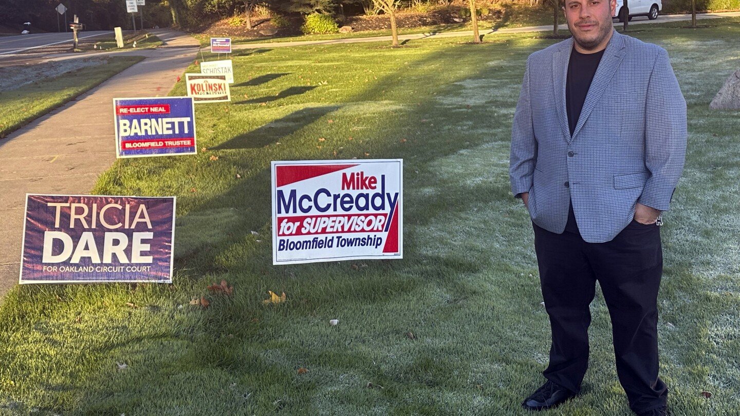 in-part-of-swing-state-michigan,-neighbors-skip-presidential-signs-in-a-heated-campaign-season