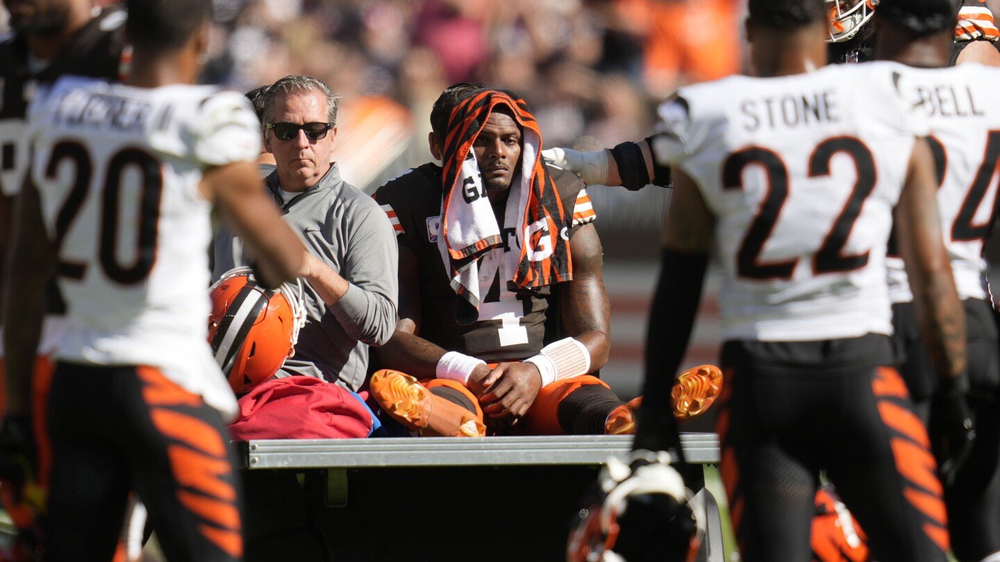 browns-qb-deshaun-watson-carted-off-field-with-right-leg-injury-in-second-quarter-against-bengals