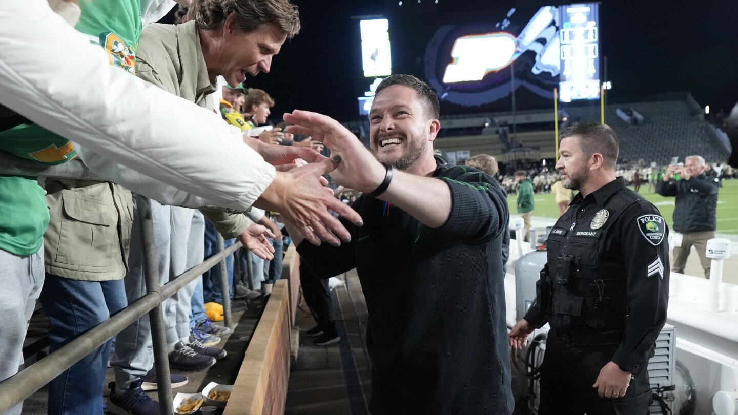 ap-top-25:-oregon-is-no.-1-for-first-time-since-2012;-vanderbilt-enters-poll-and-michigan-drops-out