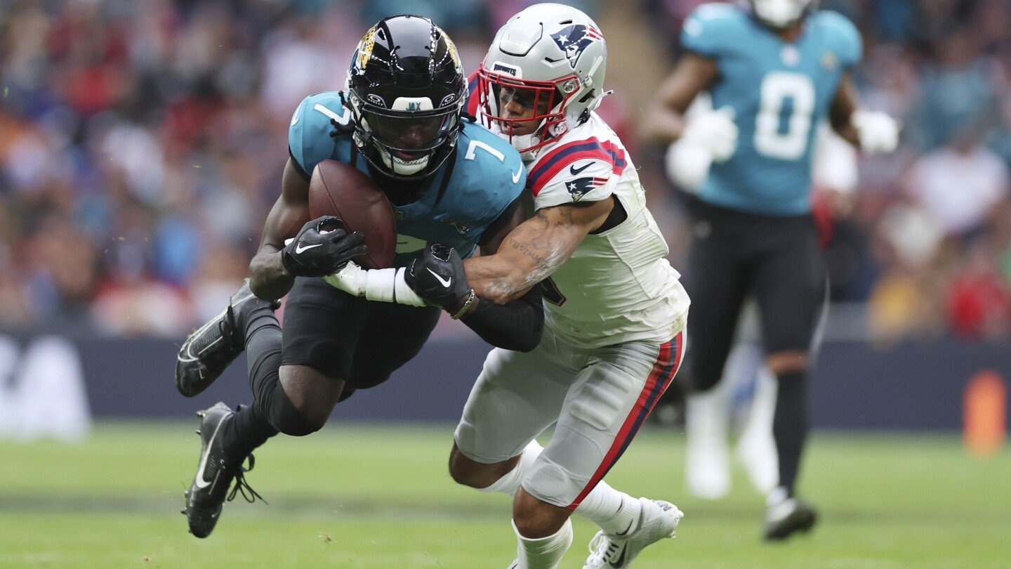 bigsby-scores-2-tds-as-jaguars-show-fight-in-32-16-win-over-patriots-in-london