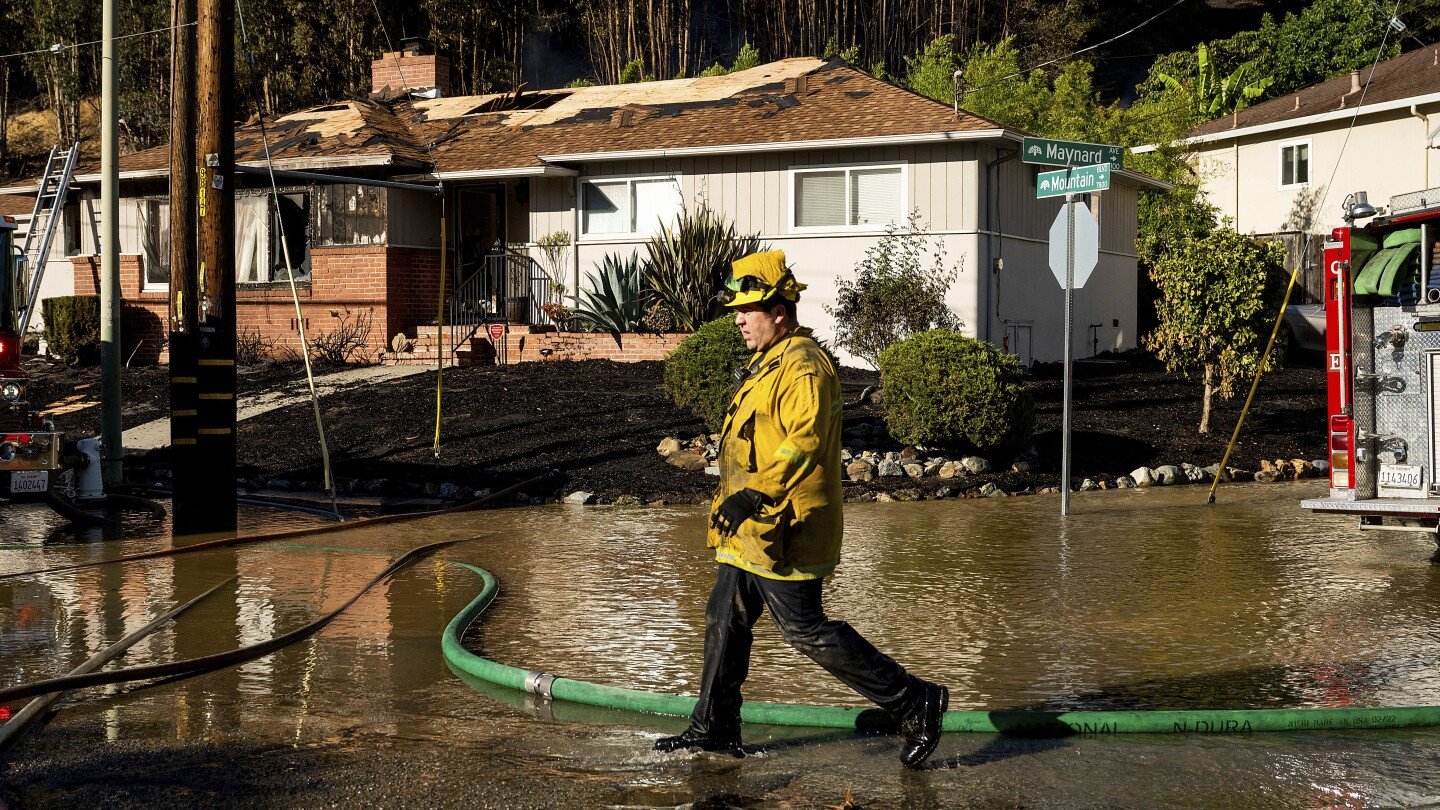 calmer-weather-helps-contain-oakland,-california,-fire-that-forced-evacuations