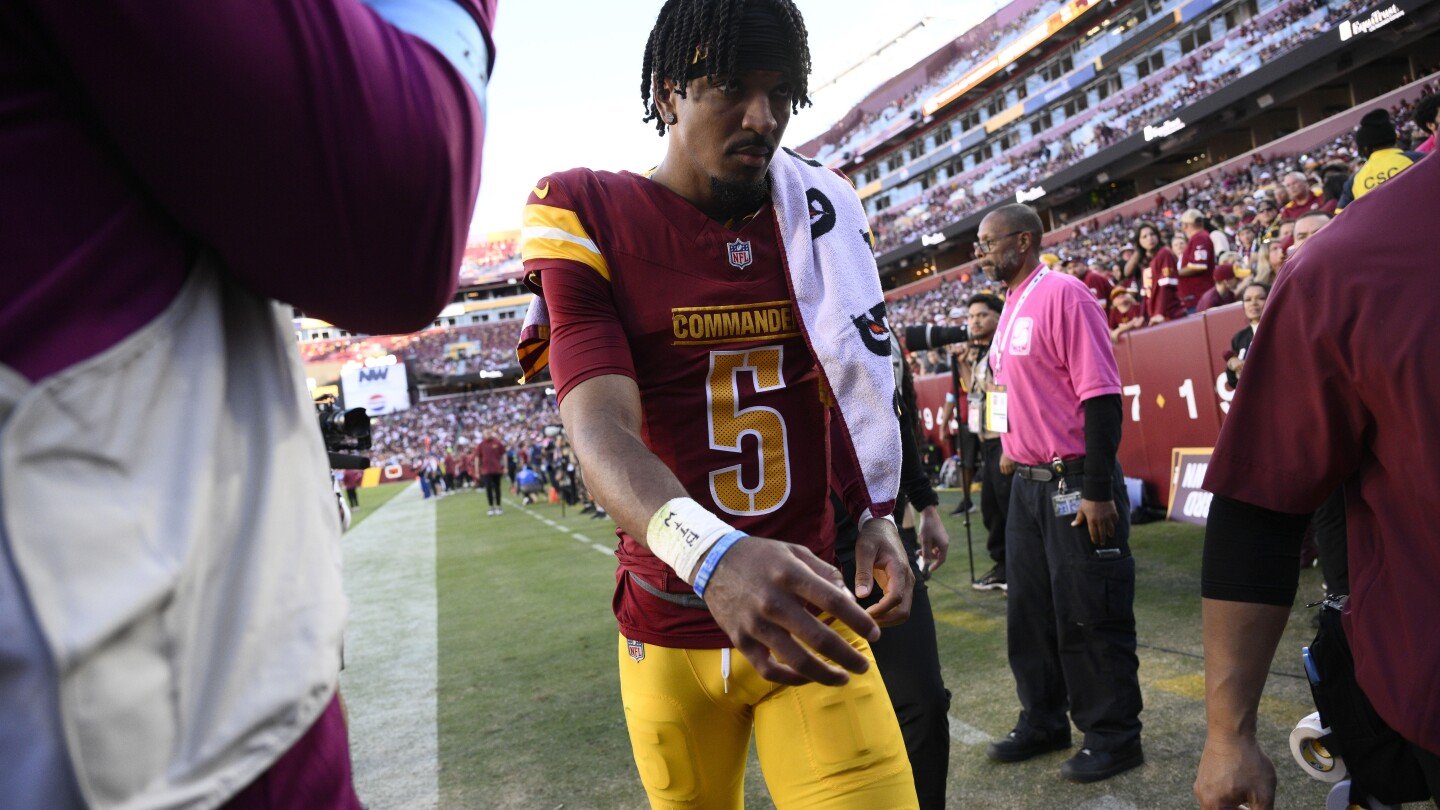 jayden-daniels-leaves-the-commanders’-game-against-the-panthers-with-a-rib-injury