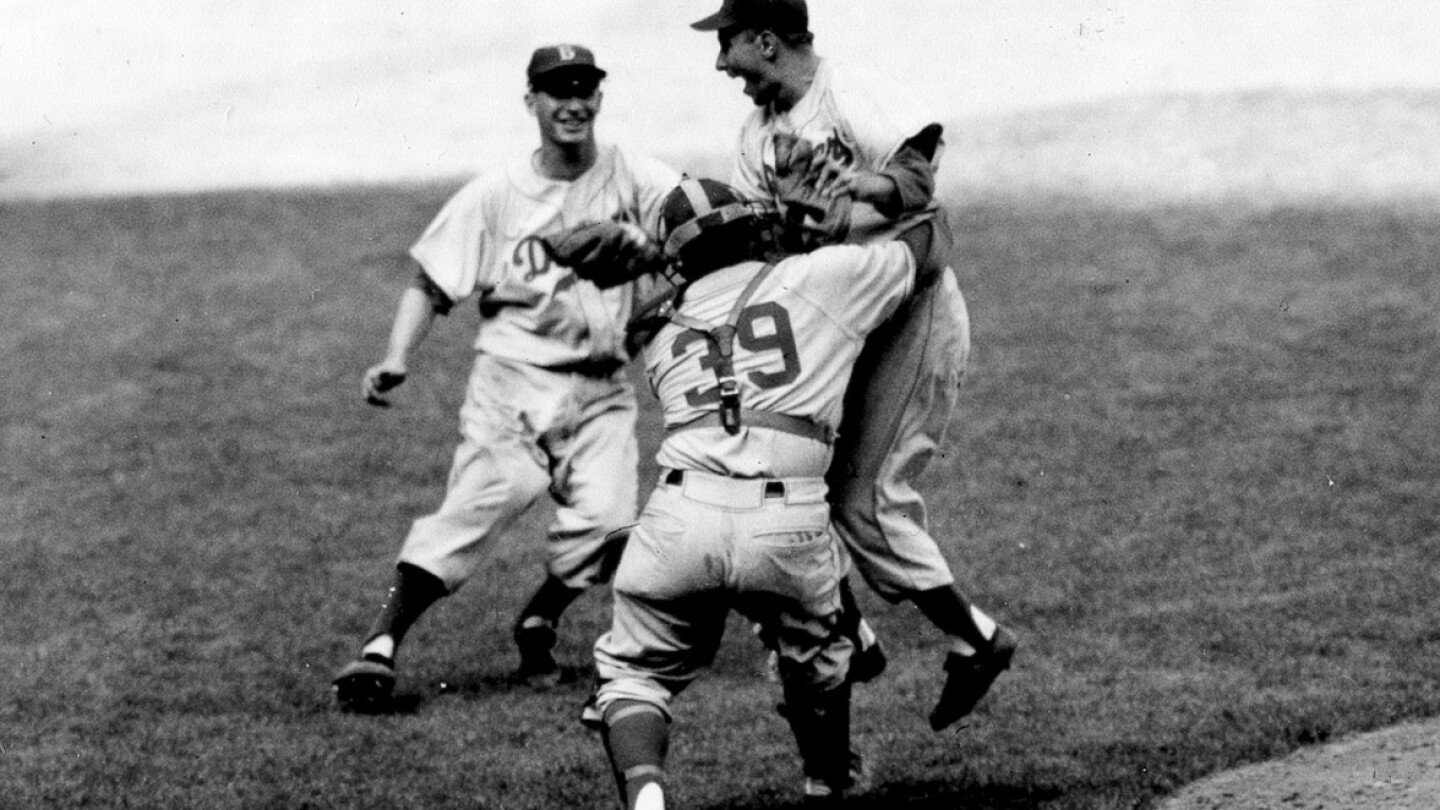 yankees-and-dodgers-meet-in-world-series-for-12th-time-in-matchup-of-broadway-and-hollywood