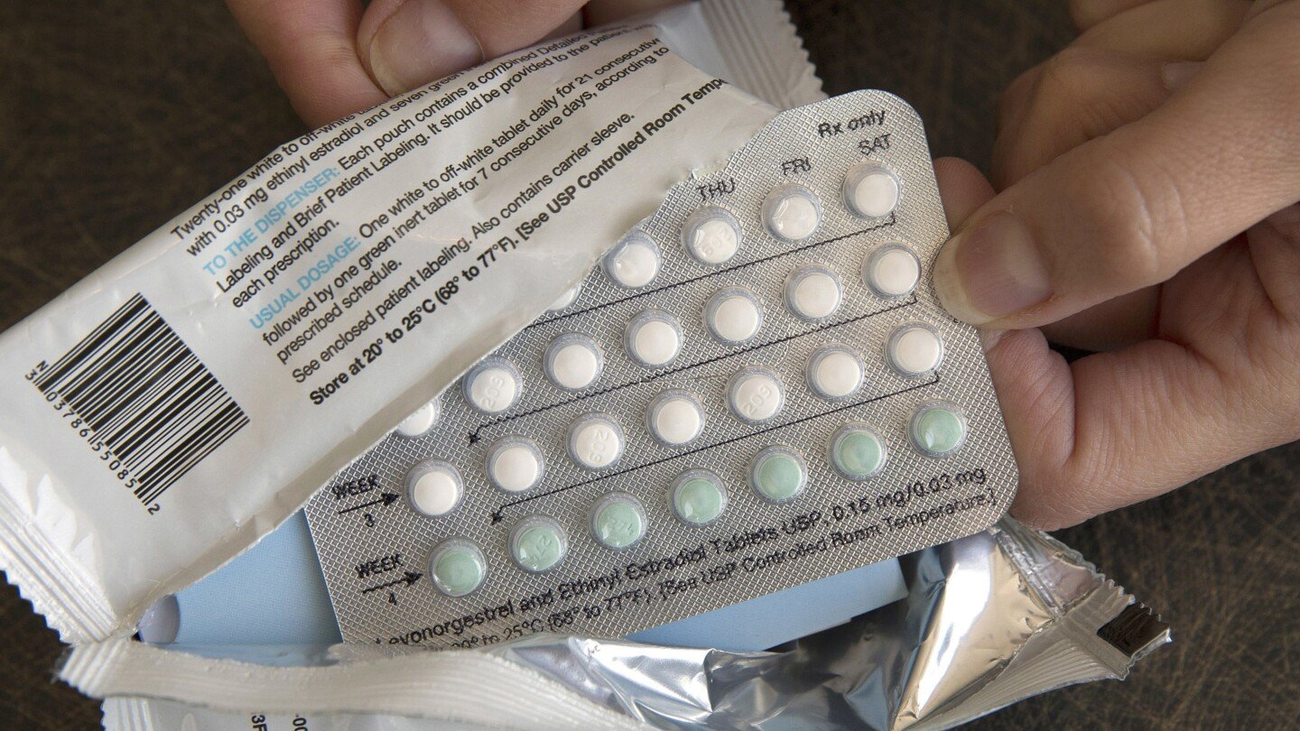 white-house-says-health-insurance-needs-to-fully-cover-condoms,-other-over-the-counter-birth-control