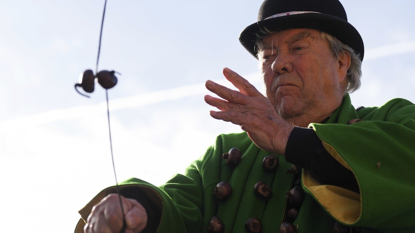 champion-cleared-of-cheating-with-a-metal-chestnut-at-the-world-conker-championships