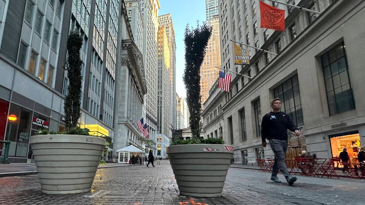 stock-market-today:-wall-street-hangs-around-its-records-ahead-of-a-big-week-for-profit-reports