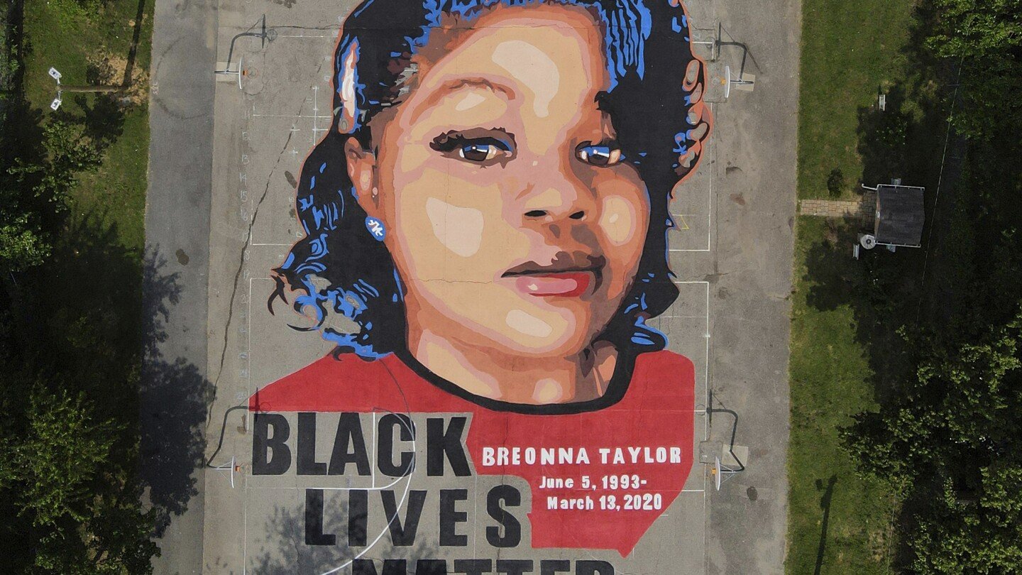 prosecutors:-ex-officer’s-gunshots-put-people-in-danger-the-night-of-deadly-breonna-taylor-raid