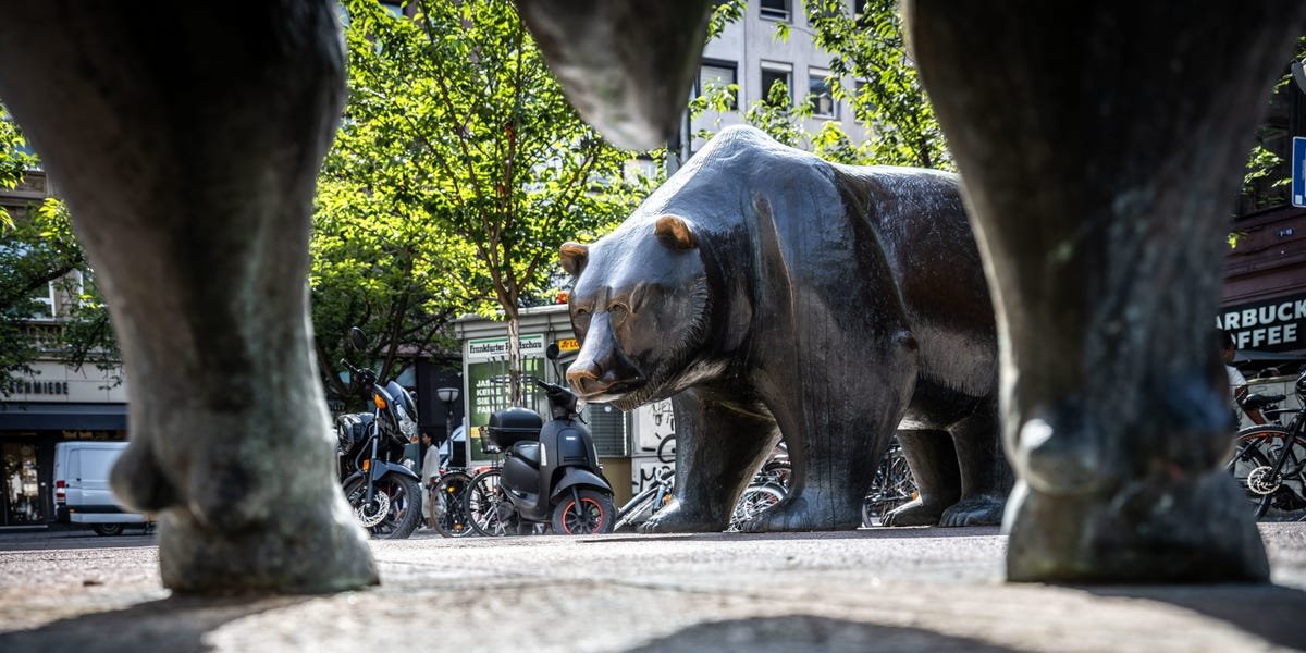 wall-street-is-divided-on-the-future-of-stocks-here-are-bull-and-bear-cases-from-the-biggest-banks.