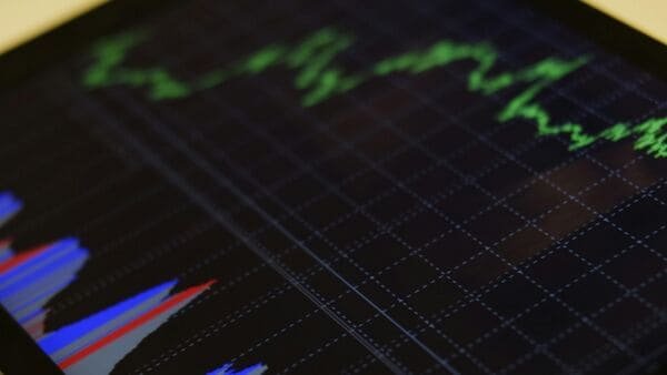 navigating-the-summit:-investment-strategy-for-peak-markets