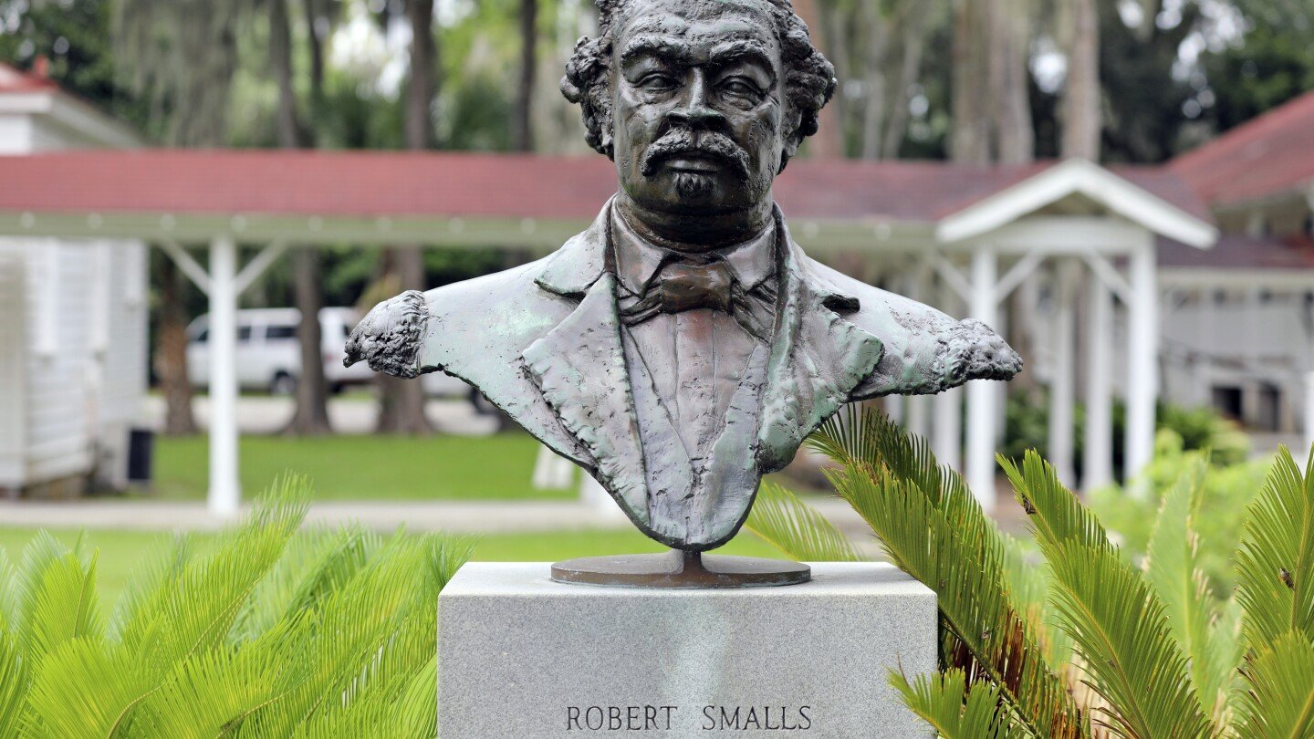 south-carolina-to-build-first-monument-to-an-african-american.-meet-robert-smalls