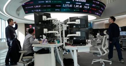 stock-market-today:-wall-street-declines-in-early-trading-with-a-bevy-of-earnings-on-the-way