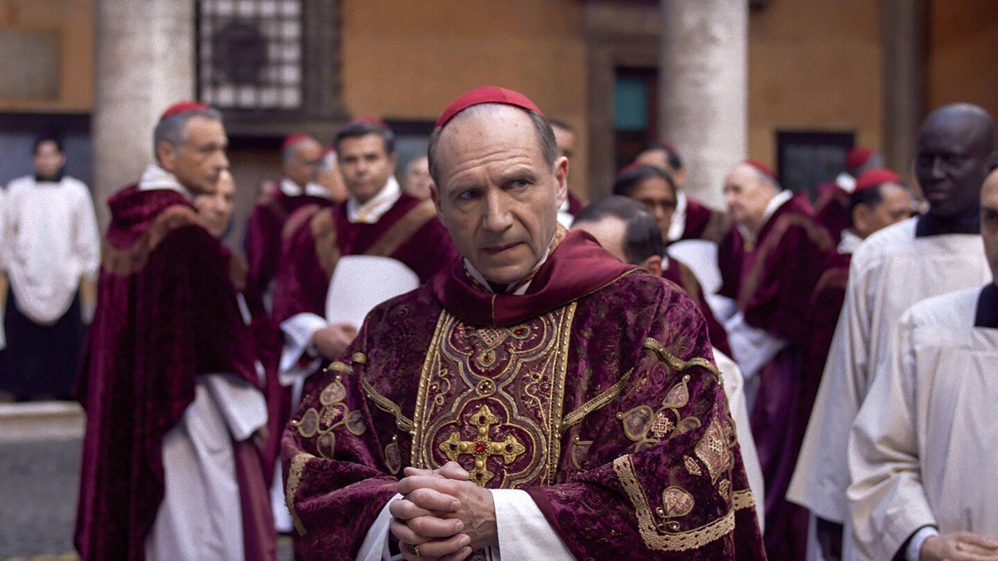 movie-review:-it’s-all-politics-at-the-vatican-in-‘conclave’