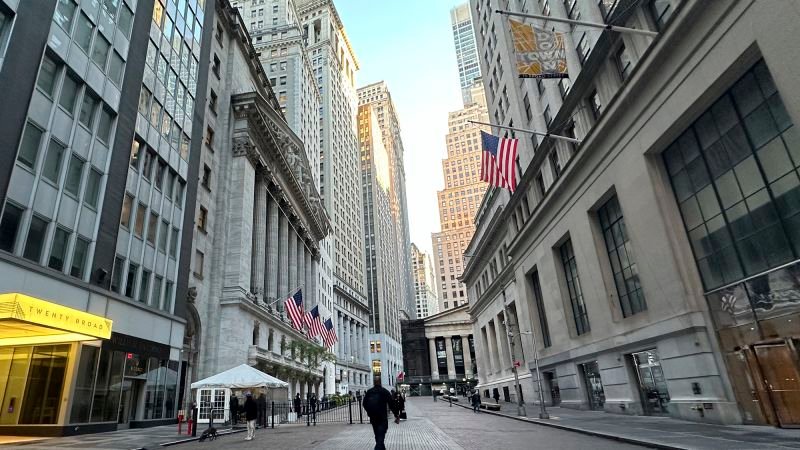 dow-sinks-sharply-as-wall-street-gears-up-for-possibility-of-a-trump-victory