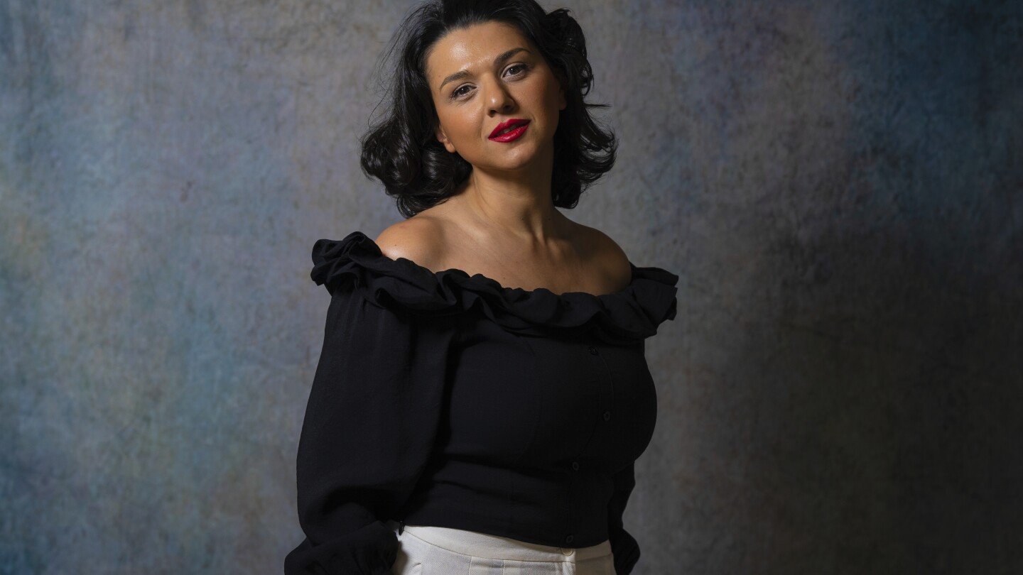 khatia-buniatishvili-is-a-classical-music-superstar.-her-new-album-honors-mozart-—-in-her-own-way