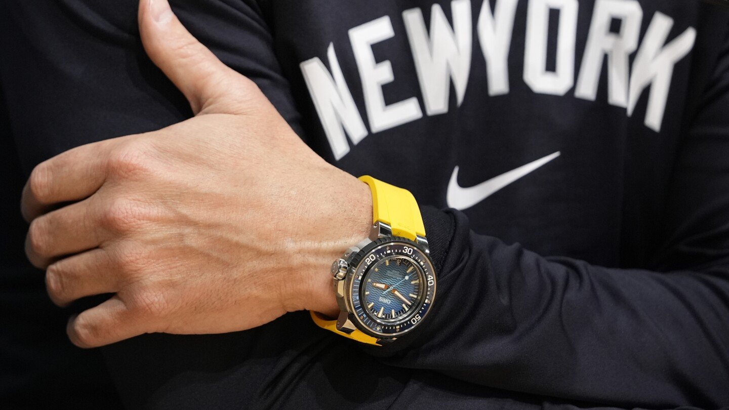 aaron-boone’s-watches-tell-time-—-and-who’s-pitching-for-the-yankees-each-day