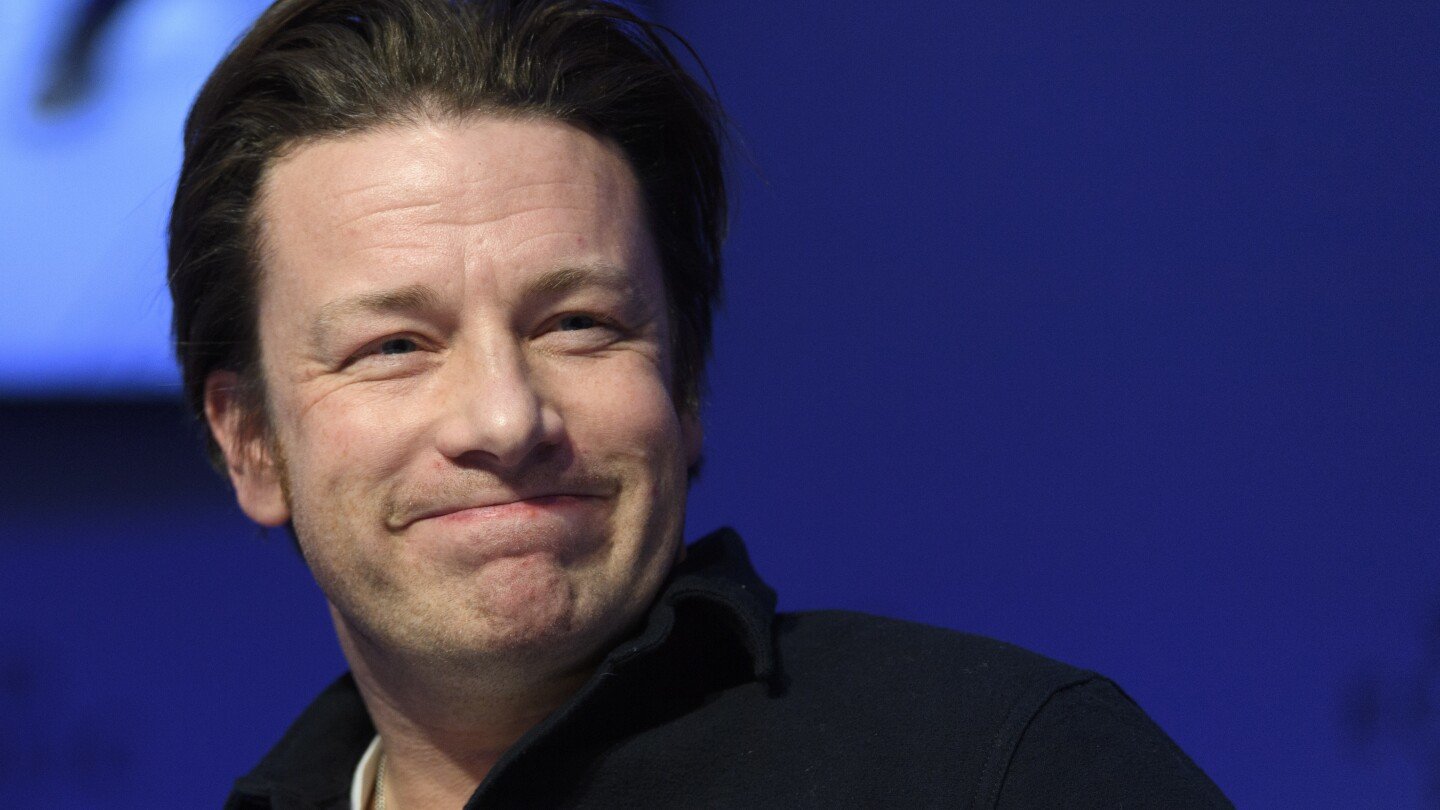 british-chef-jamie-oliver-urges-followers-to-help-solve-the-‘grate-cheese-robbery’