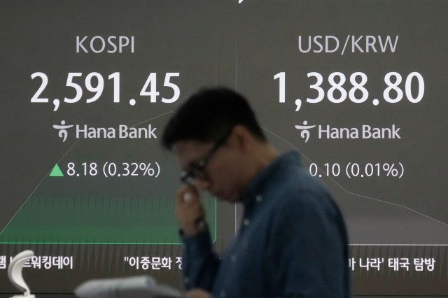 stock-market-today:-asian-shares-rise-and-the-yen-dips-after-japan’s-ruling-party-loses-majority