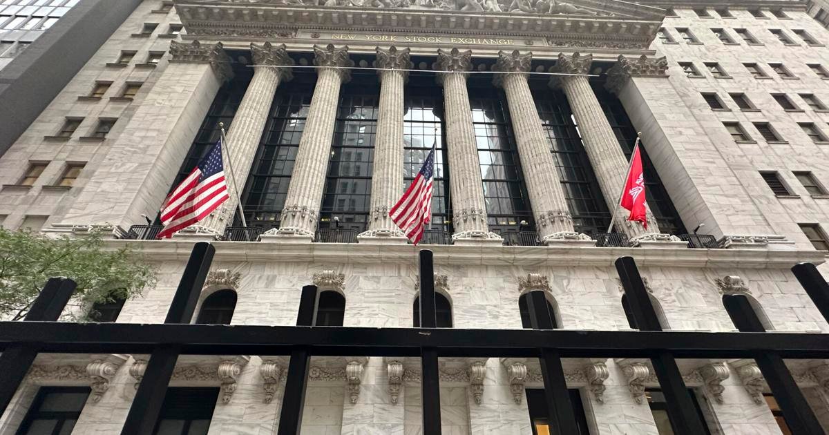 stock-market-today:-wall-street-climbs-ahead-of-a-big-week-for-big-tech-as-oil-drops-nearly-6%