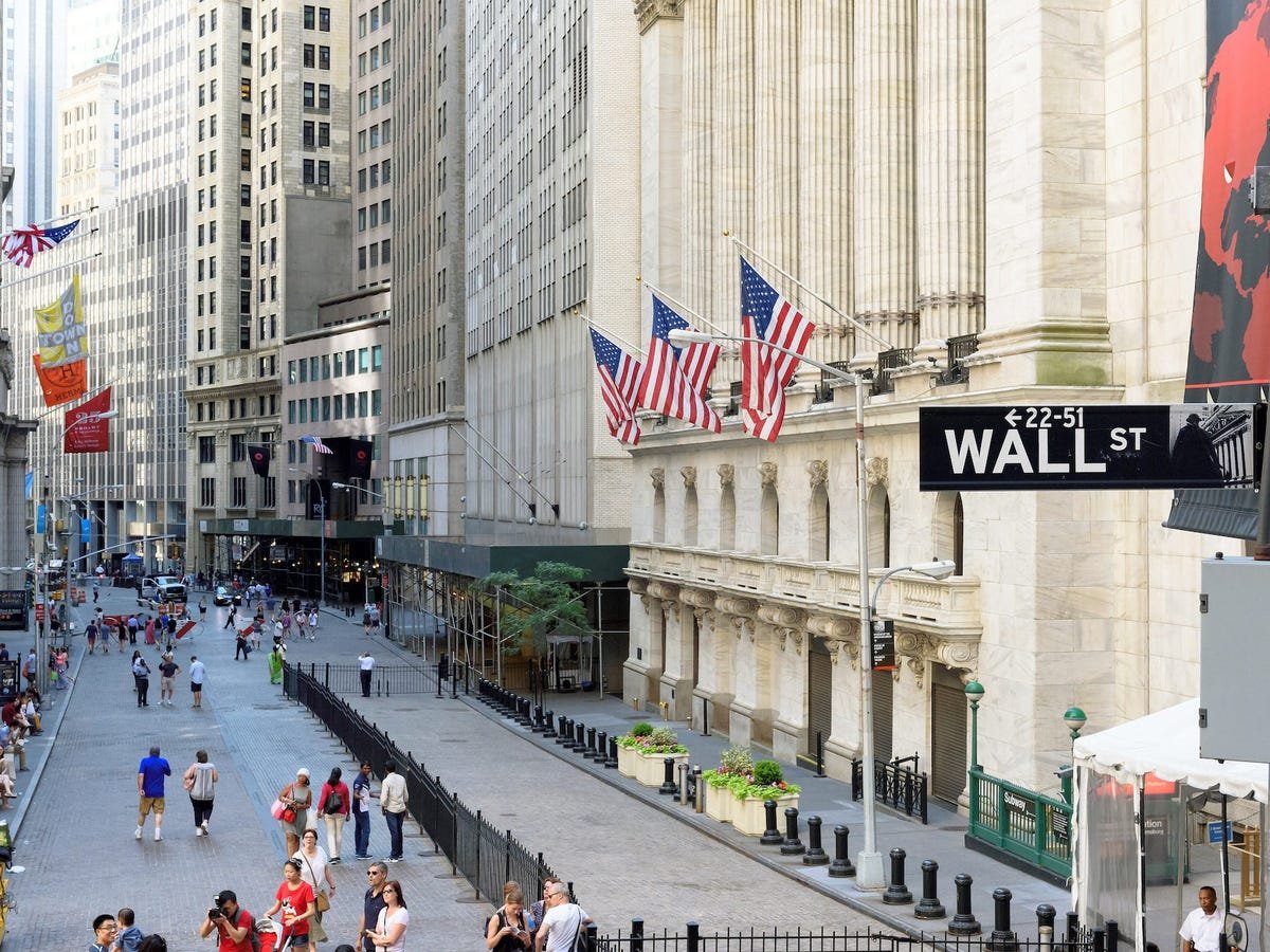 stock-market-today:-indexes-gain-as-investors-brace-for-key-tech-earnings