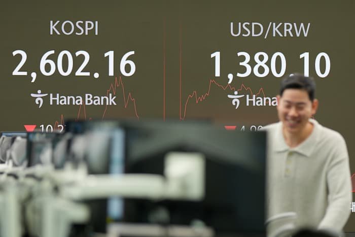 stock-market-today:-asian-shares-mostly-rise-after-wall-street-climbs-on-big-tech-gains