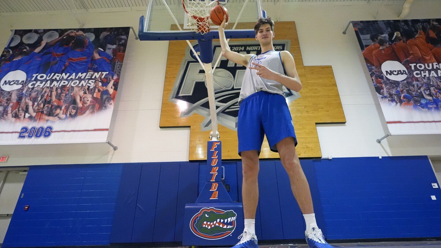 at-7-feet,-9-inches,-olivier-rioux-is-the-world’s-tallest-teen-and-an-intriguing-basketball-project