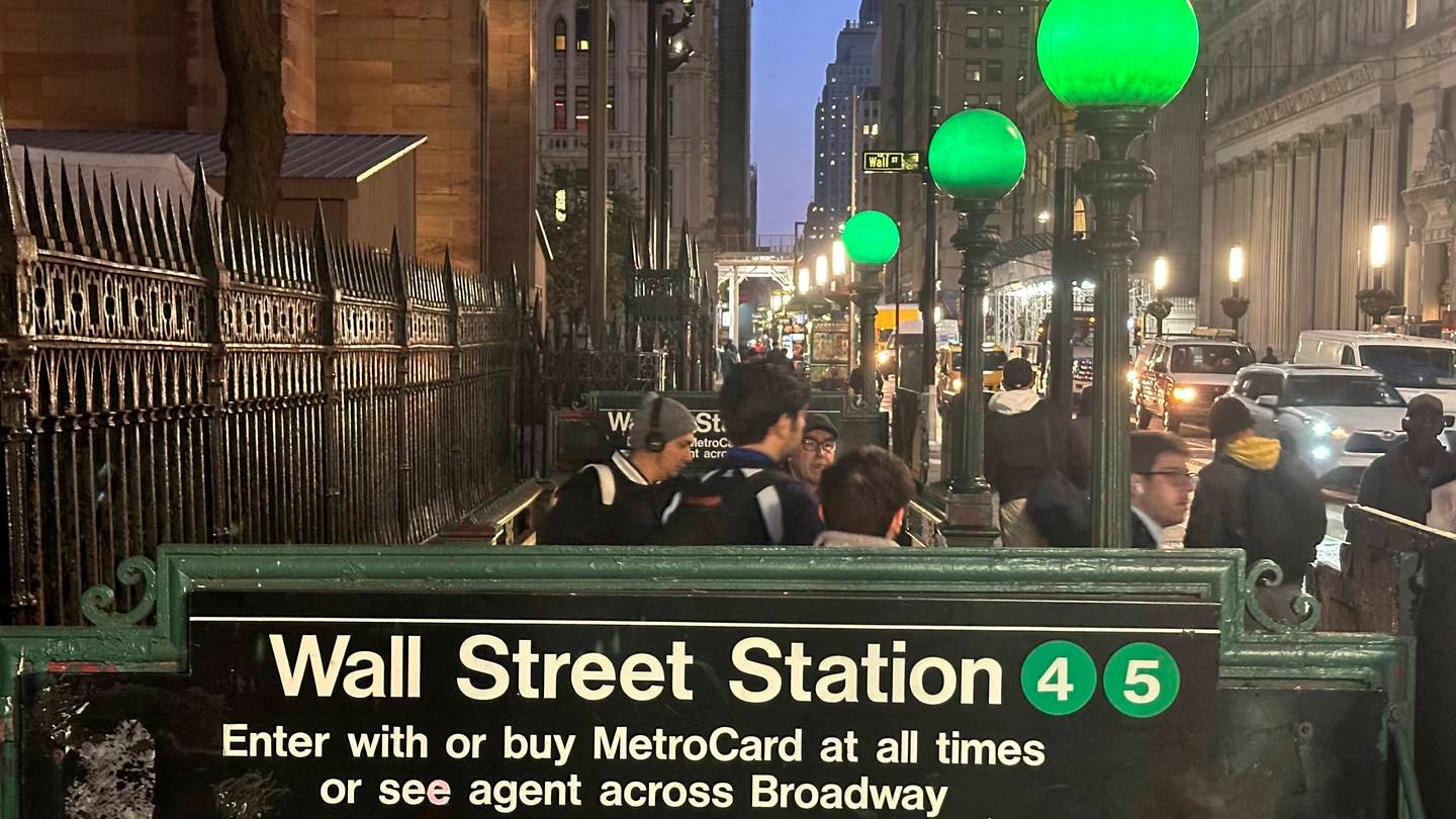 stock-market-today:-wall-street-churns-as-profit-reports-come-in-mixed