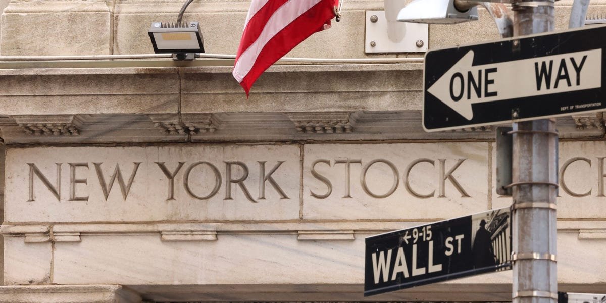 ‘leave-new-york-and-come-to-toronto’:-canadian-stocks-are-set-to-outperform-the-s&p-500,-top-economist-says