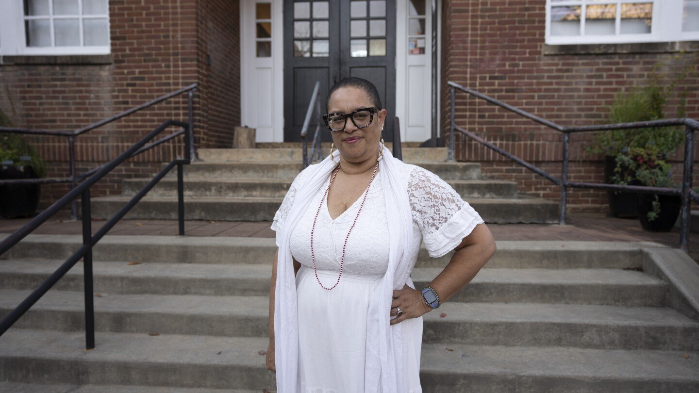 us-voters-hear-a-stark-message-in-the-presidential-race:-the-country’s-fate-is-on-the-line