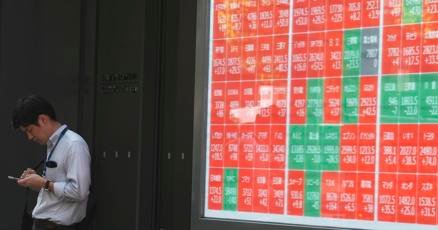 stock-market-today:-microsoft,-meta-and-the-burden-of-expectations-knock-wall-street-sharply-lower