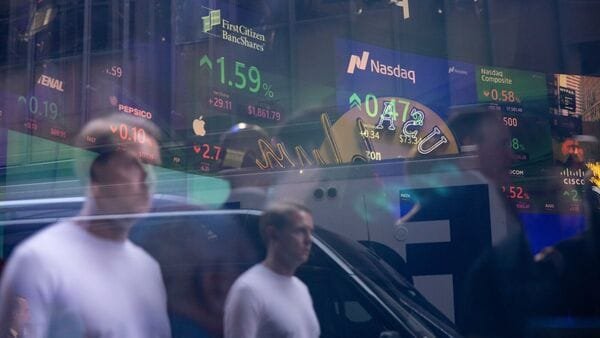 Generally speaking, stocks rising in heavy, above-average volume indicates abundant demand; higher share prices are likely ahead. Stocks falling in heavy trading suggests selling is bound to continue. (File Photo: Bloomberg)